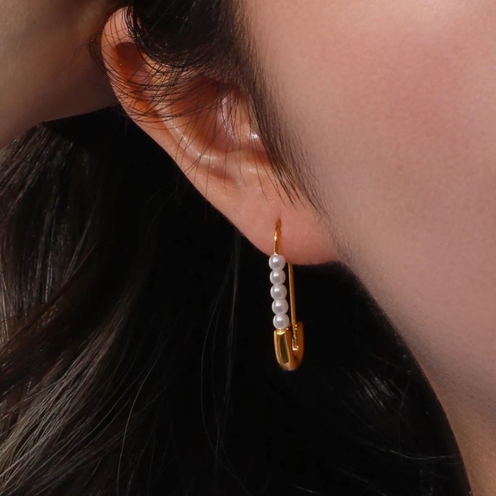 NEW 18K GOLD PEARL DAINTY STUD EARRINGS, NICE EARRINGS, CUTE EARRINGS - Picture 4 of 7